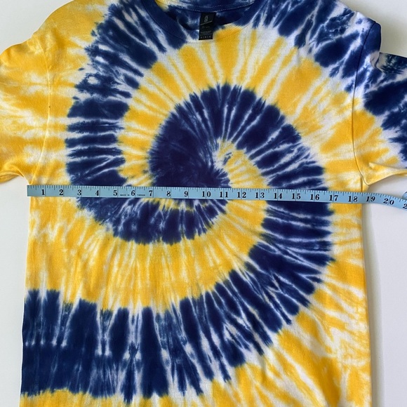GILDAN Heavy Cotton Medium Tie Dye TShirt Blue Yellow Spiral Michigan Wolverines - Picture 10 of 11